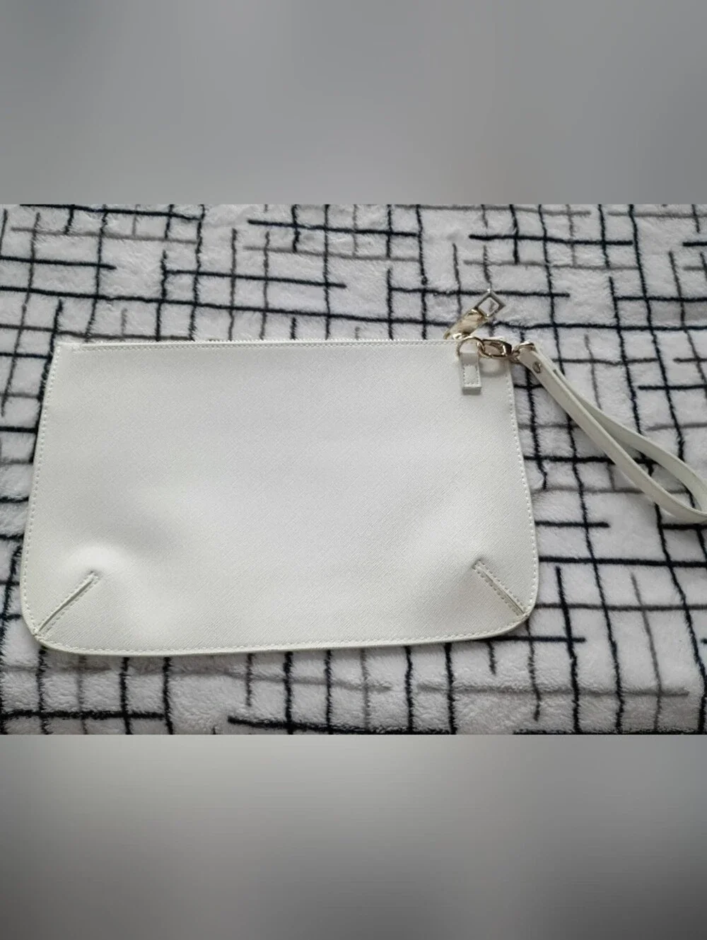 White House Black Market White Floral Wristlet Clutch with Stud Accents NWOT - Picture 2 of 7